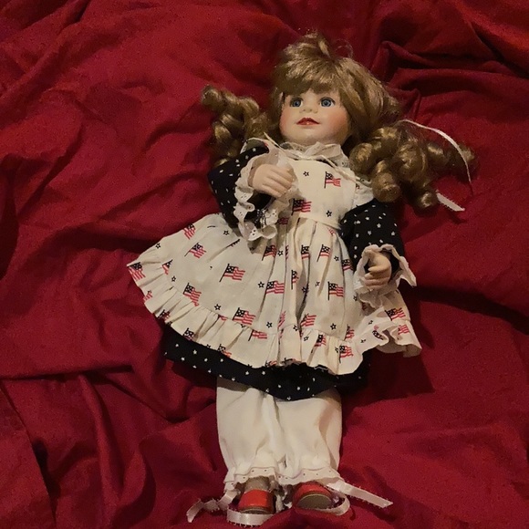 Heirloom Collection American Doll - Picture 2 of 2